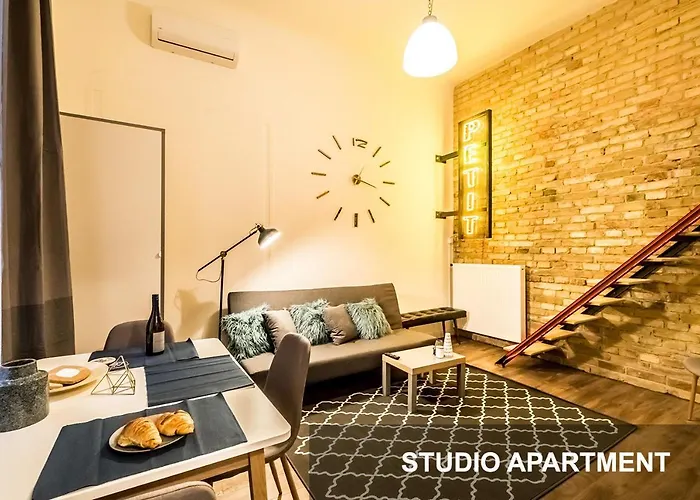 Bpr Whistle Arts Industrial Apartment Budapest