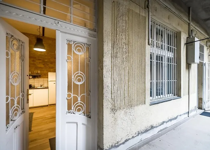 Bpr Whistle Arts Industrial Apartment