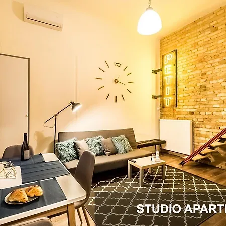 Bpr Whistle Arts Industrial Apartment Budapest